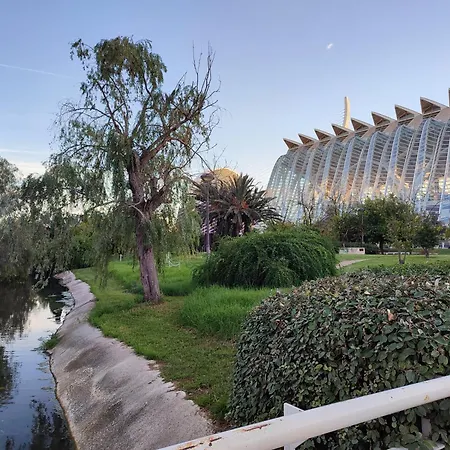Arts & Sciences - Urban Centric At Bruno Coliving Valencia